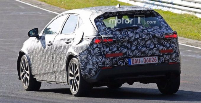 2021 Toyota Prius V Exterior
