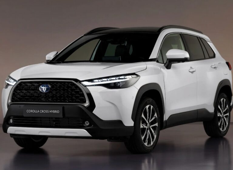 2025 Toyota Corolla Cross Hybrid Pictures