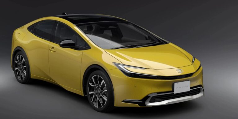 2027 Toyota Prius Pictures