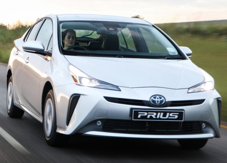 2027 Toyota Prius c Pictures